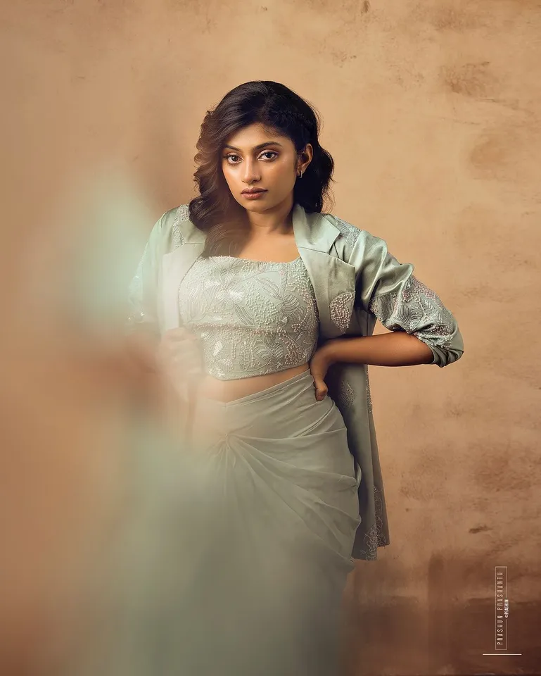 அழகாலே மிரட்டுறீங்களே... எந்த படத்துக்காக இந்த சீன்? பிக்பாஸ் பிரபலம் வைரல் க்ளிக்ஸ்!