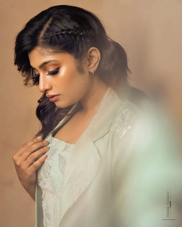 அழகாலே மிரட்டுறீங்களே... எந்த படத்துக்காக இந்த சீன்? பிக்பாஸ் பிரபலம் வைரல் க்ளிக்ஸ்!