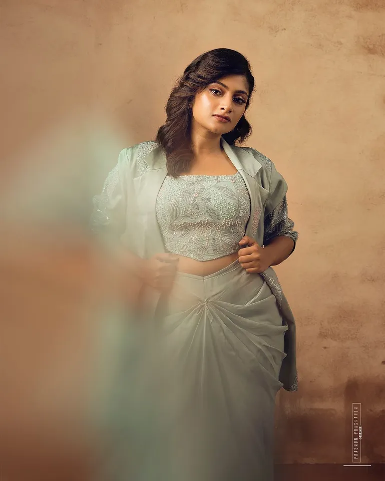அழகாலே மிரட்டுறீங்களே... எந்த படத்துக்காக இந்த சீன்? பிக்பாஸ் பிரபலம் வைரல் க்ளிக்ஸ்!