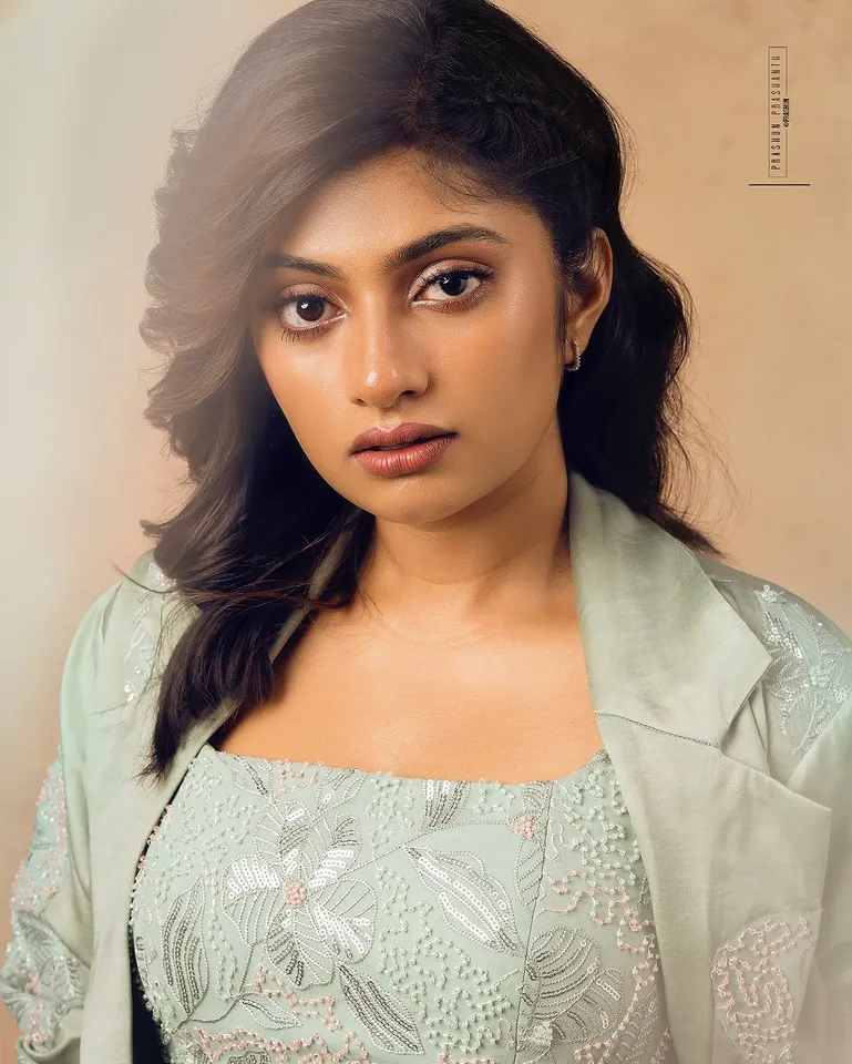 அழகாலே மிரட்டுறீங்களே... எந்த படத்துக்காக இந்த சீன்? பிக்பாஸ் பிரபலம் வைரல் க்ளிக்ஸ்!