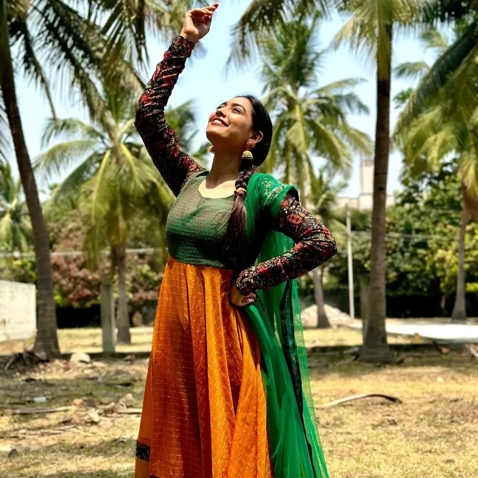 Pavithra janani instagram 