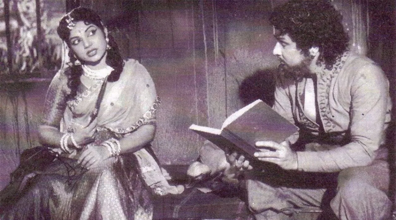 Nadodi Mannan MGR Bhanumathi 
