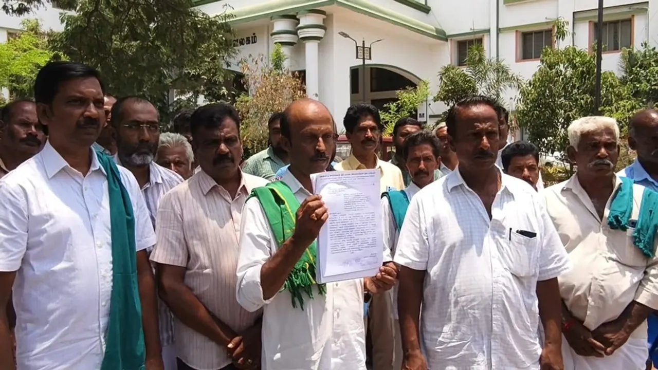 Farmers accused of taking water from Noyal river without permission