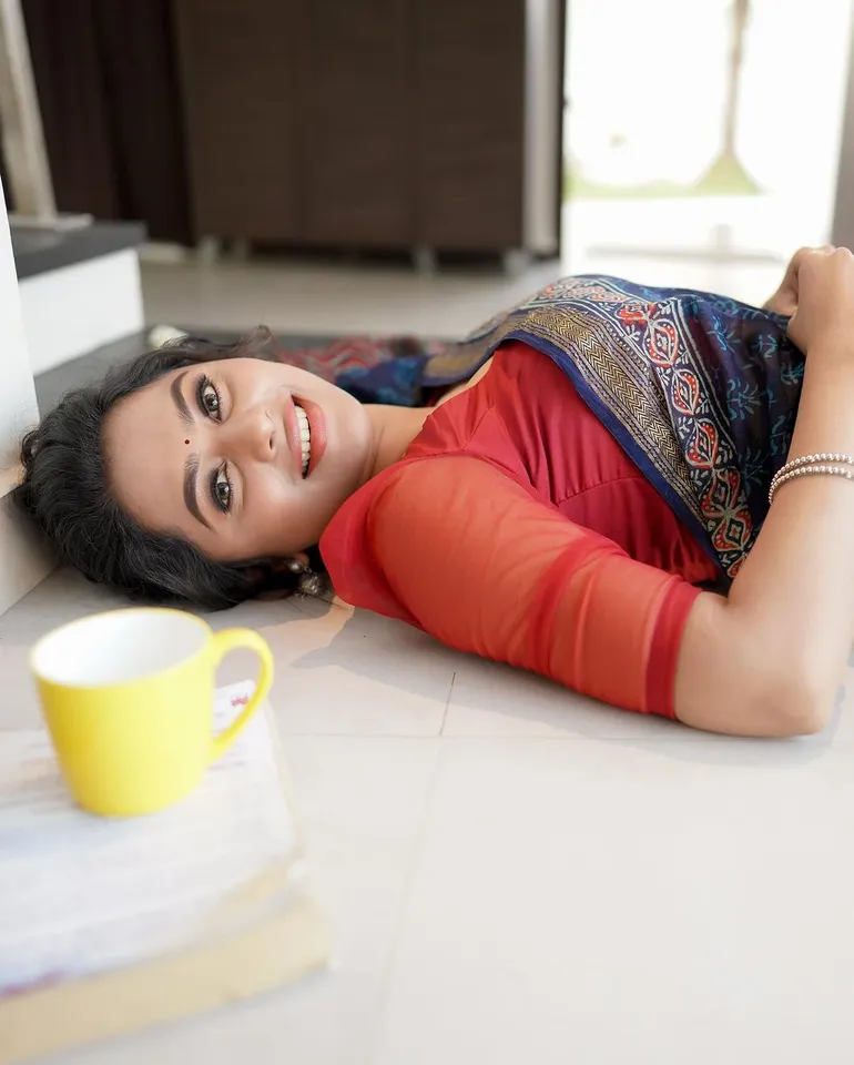 Delna Devis 19