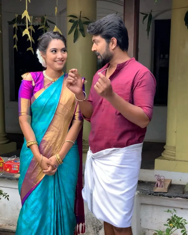 பிரபல நடிகையுடன் பெண் வேடத்தில் சீரியல் நடிகர்: இவர் யார்னு தெரியுதா?