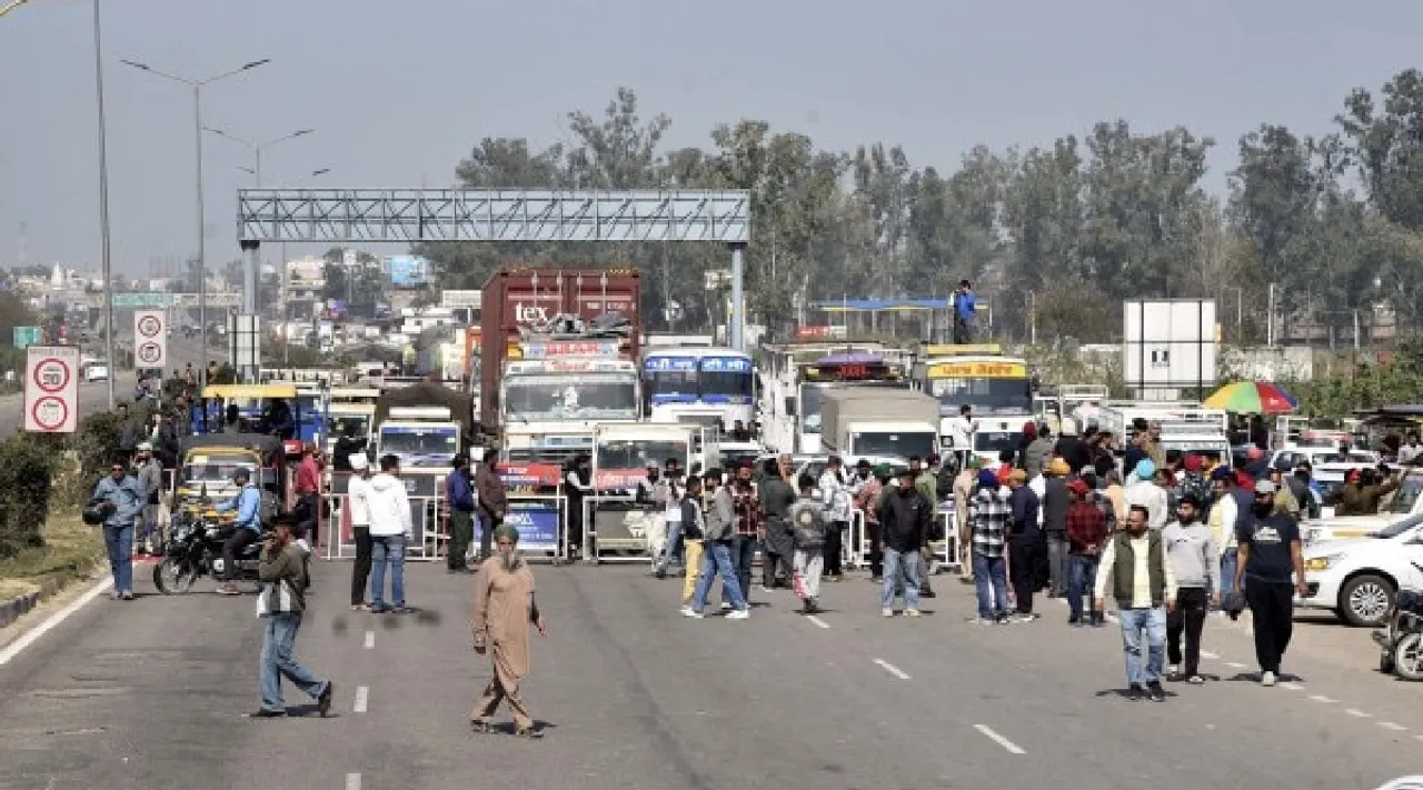 Dilli Chalo march youth death anger grows over 2020 and 21 farm protesters back in fray Tamil News 