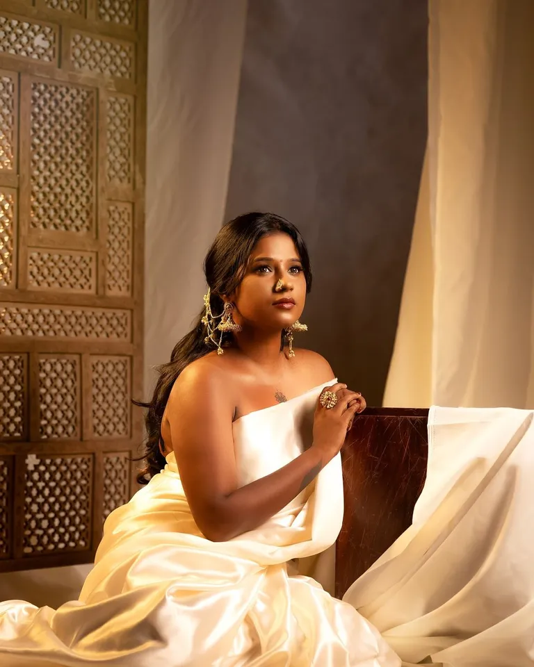 க்ளாமர் லுக்கில் அசத்தும் சுந்தரி நடிகை; கேப்ரியல்லா வைரல் க்ளிக்ஸ்!