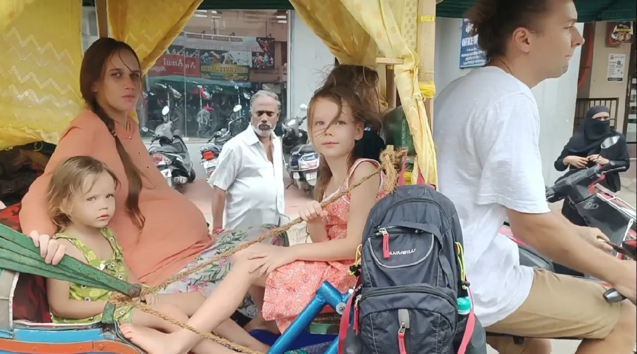 Serko russian lives in puducherry travels with family by bicycle rickshaw Tamil News 