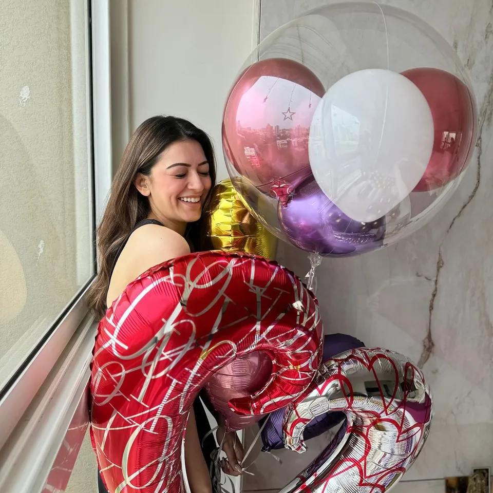 HDB Hansika: லைட் வெளிச்சத்தில் கேக்; குடும்பத்துடன் குதுகலம்; ஹன்சிகா பர்த்டே க்ளிக்ஸ்