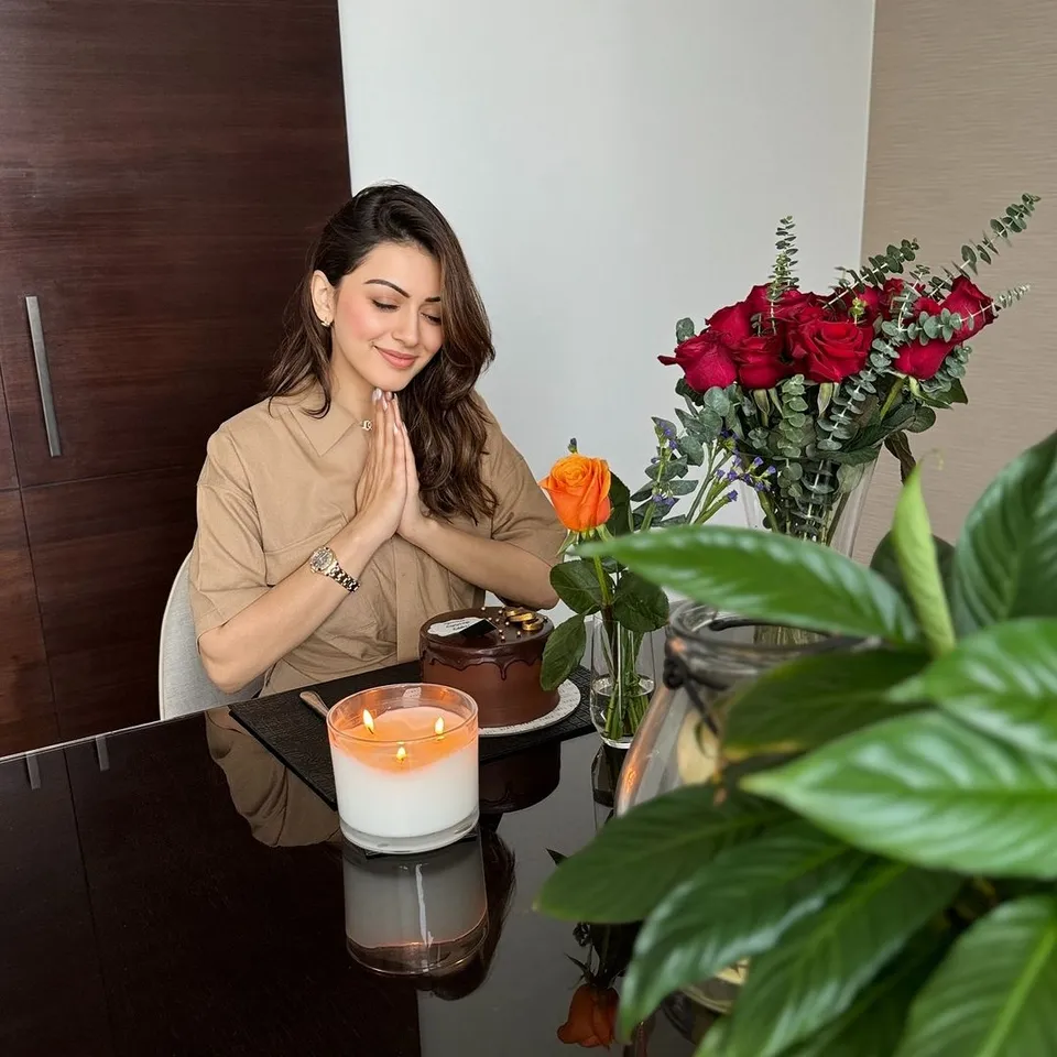 HDB Hansika: லைட் வெளிச்சத்தில் கேக்; குடும்பத்துடன் குதுகலம்; ஹன்சிகா பர்த்டே க்ளிக்ஸ்