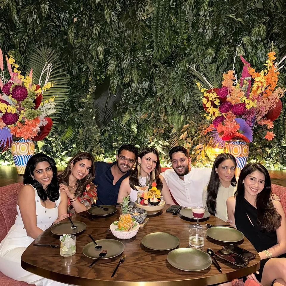 HDB Hansika: லைட் வெளிச்சத்தில் கேக்; குடும்பத்துடன் குதுகலம்; ஹன்சிகா பர்த்டே க்ளிக்ஸ்