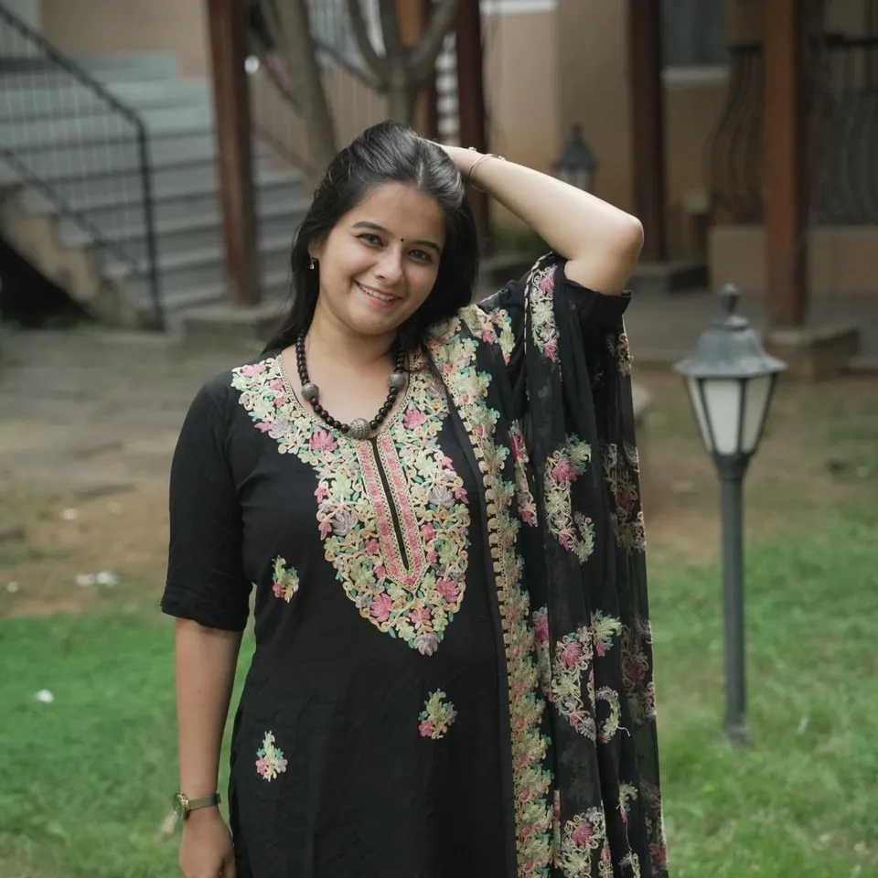 ஏன் இவ்வளவு அழகா இருக்கீங்க... ஒரு ரசிகனின் கேள்வி: எதிர்நீச்சல் நடிகை ரீசன்ட் க்ளிக்ஸ்