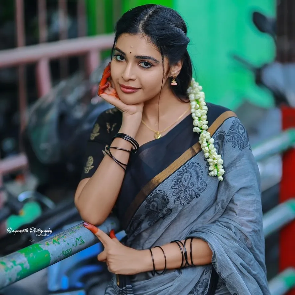 Dharsha Gupta instagram 