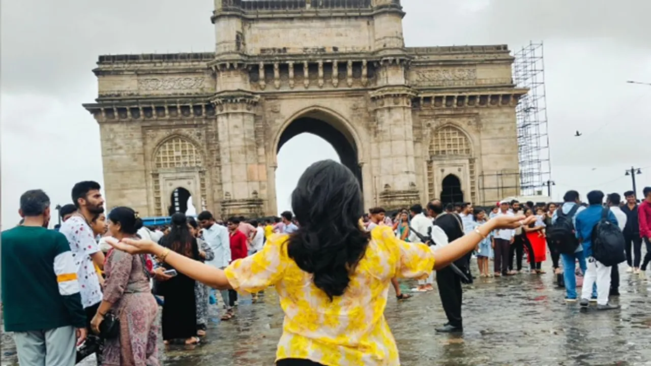 Here are the cute photos of SunTV actress Deepika Akash who flew to Mumbai