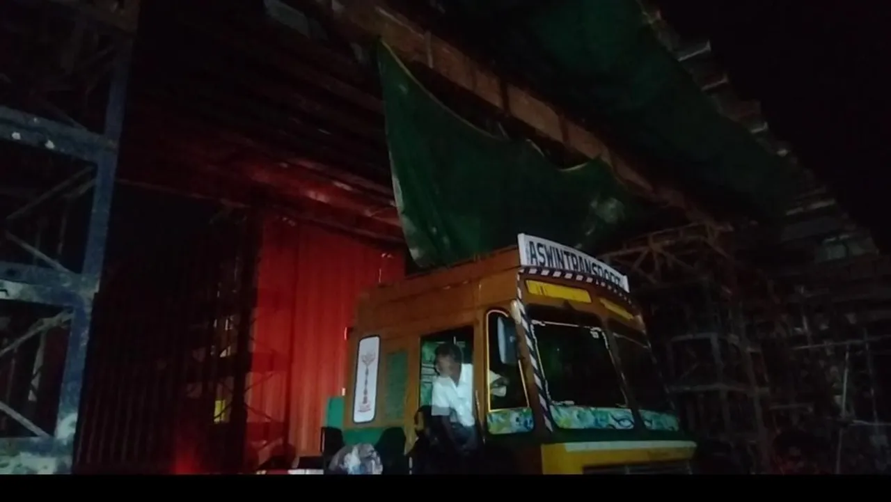 container truck stuck on flyover in covai