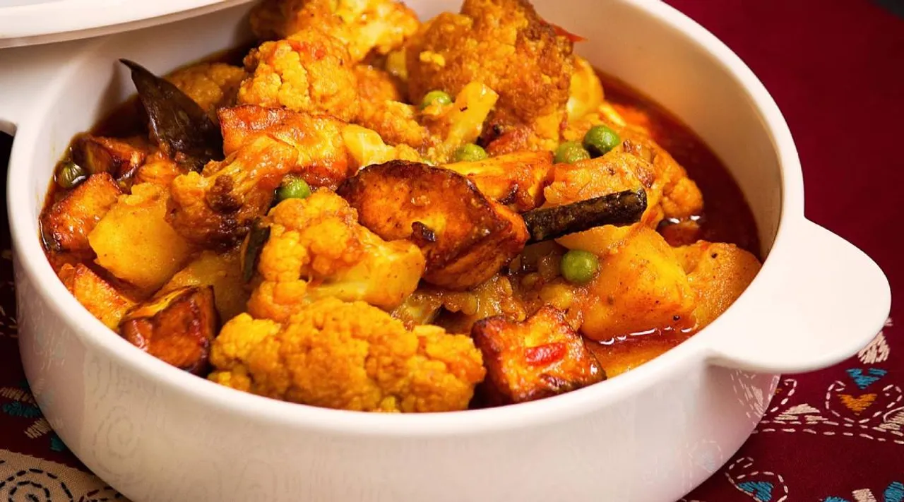 Cauliflower paneer gravy.jpg