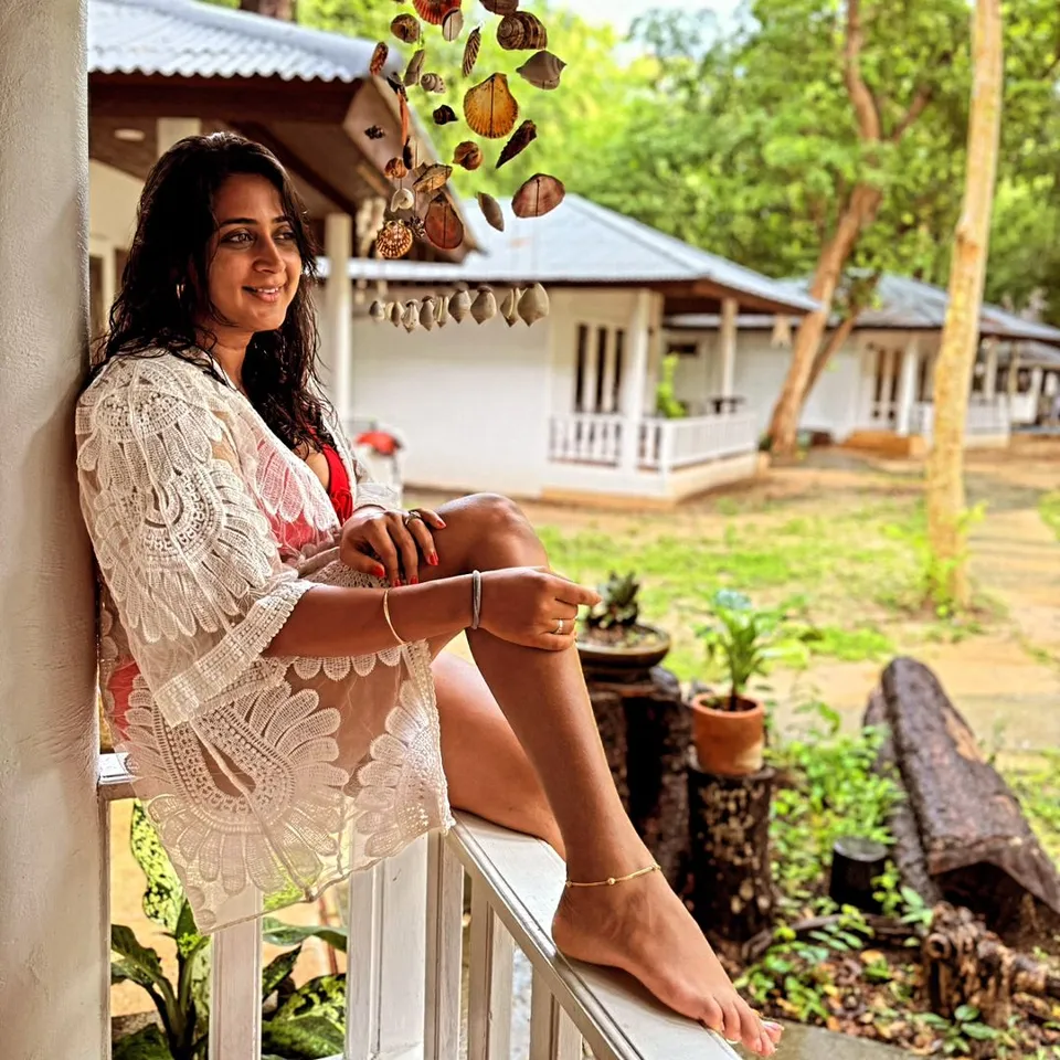 பிகினிக்கு மாறிய கனிகா: எதிர்நீச்சல் முடிவுக்கு வந்த தைரியமோ! வைரல் க்ளிக்ஸ்