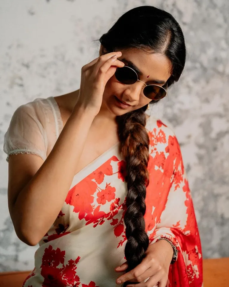 கயல்விழி உங்களுக்காக... ரகு தாத்தா ப்ரமோஷன்; கீர்த்தி சுரேஷ் வைரல் க்ளிக்ஸ்