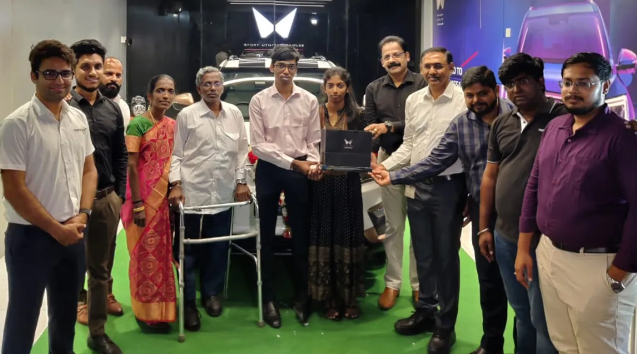 Praggnanandhaa thanks Anand Mahindra after receiving a brand new electric car Tamil News 