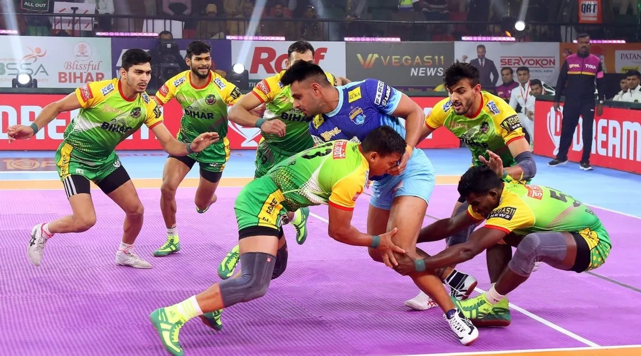 Patna Pirates vs Puneri Paltan and Dabang Delhi KC Vs UP Yoddhas PKL Season 10 match updates in tamil 