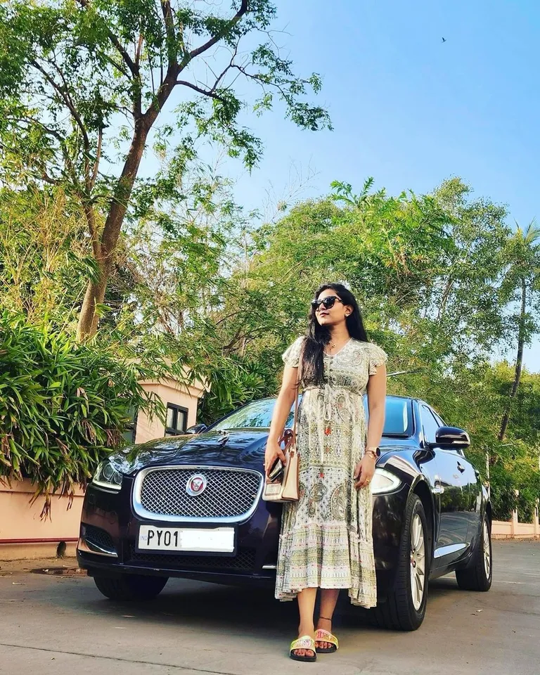 பழைய ரம்பாவுக்கு டஃப் பைட் கொடுக்கும் டாக்டர் பல்லவி: அனிதா குப்புசாமி மகளா? வாயடைத்த நெட்டிசன்கள்