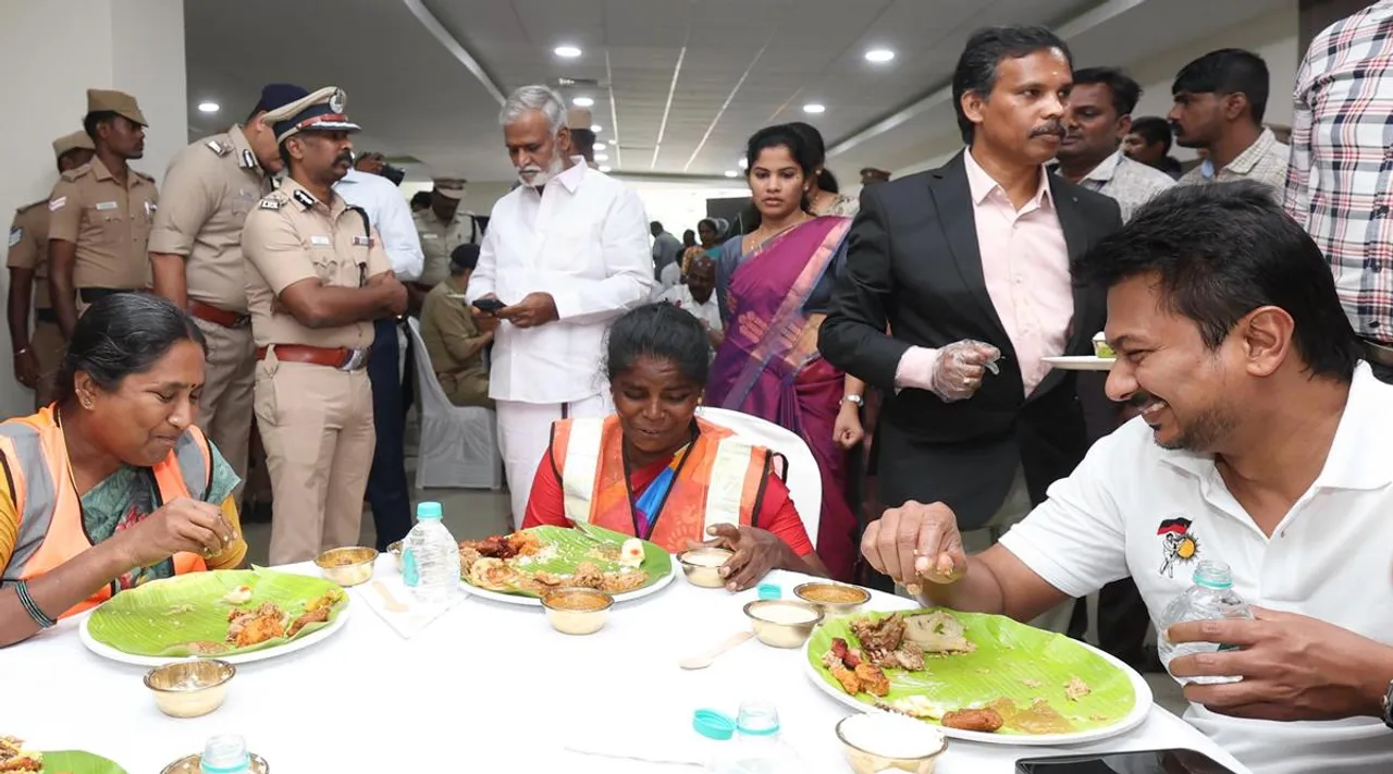 Udhyanidhi lunch with sanitary worker