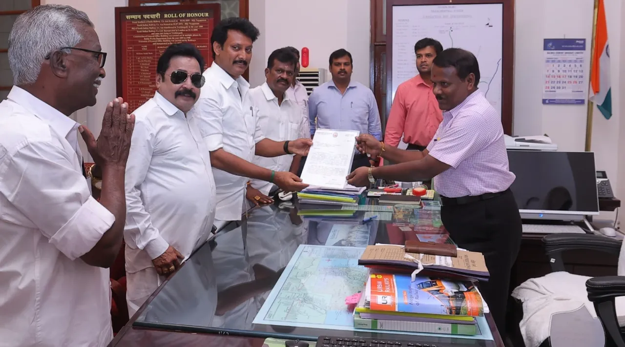 Trichy C-Type Roads blocked Minister Anbil Mahesh Petition to Railway Official Tamil News 