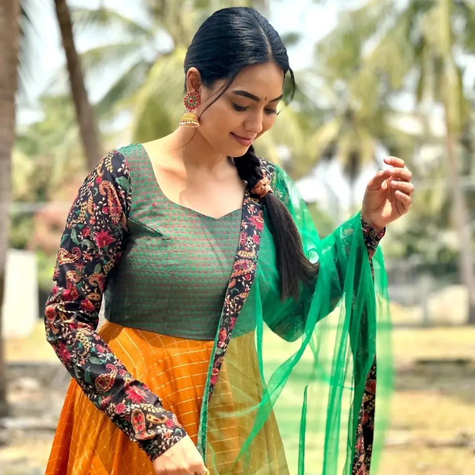 Pavithra janani instagram 