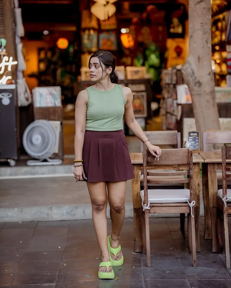 Tharshika tha