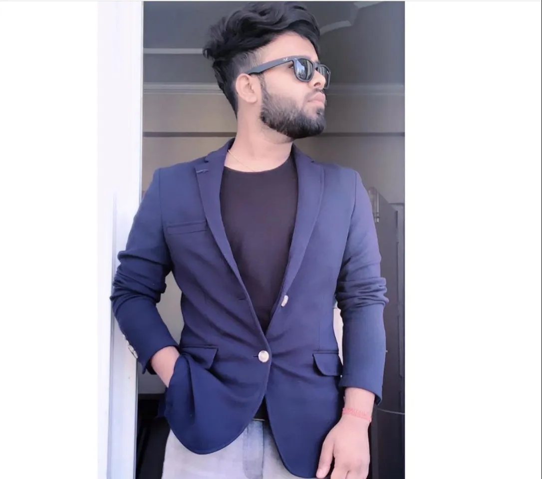 Youngest Digital Entrepreneur - Manish Singh making his Name Count in Business Giants From India.