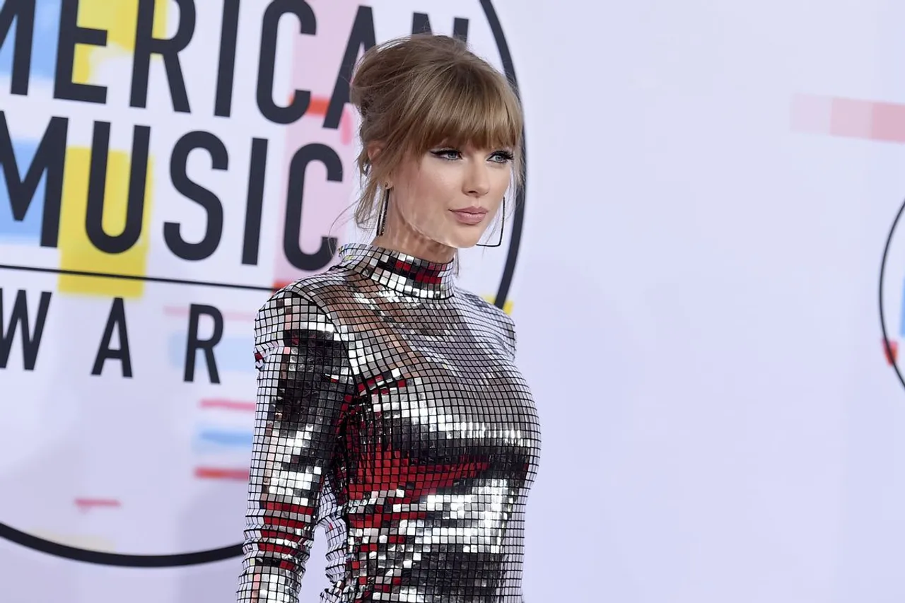 Hello 'artist of the year' Taylor Swift