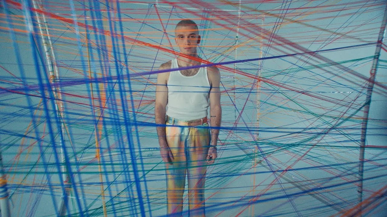 Just gotta Lauv the new single 'sims'