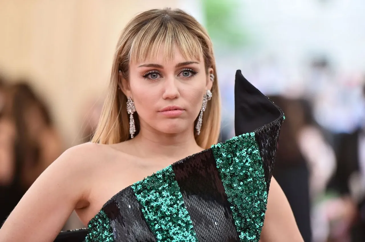 Miley Cyrus Recovers After a Vocal Chord Surgery