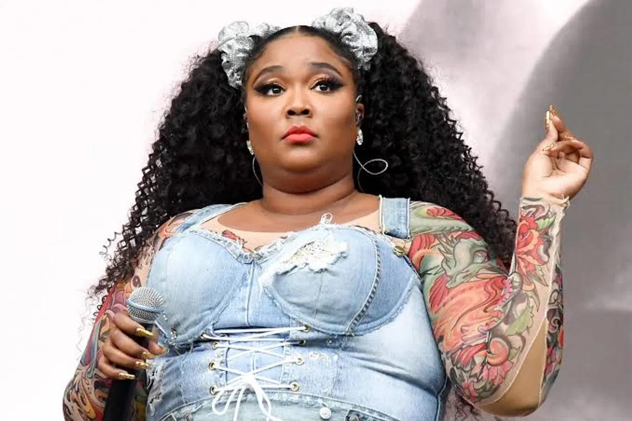 Lizzo Claps Back At A Troll!