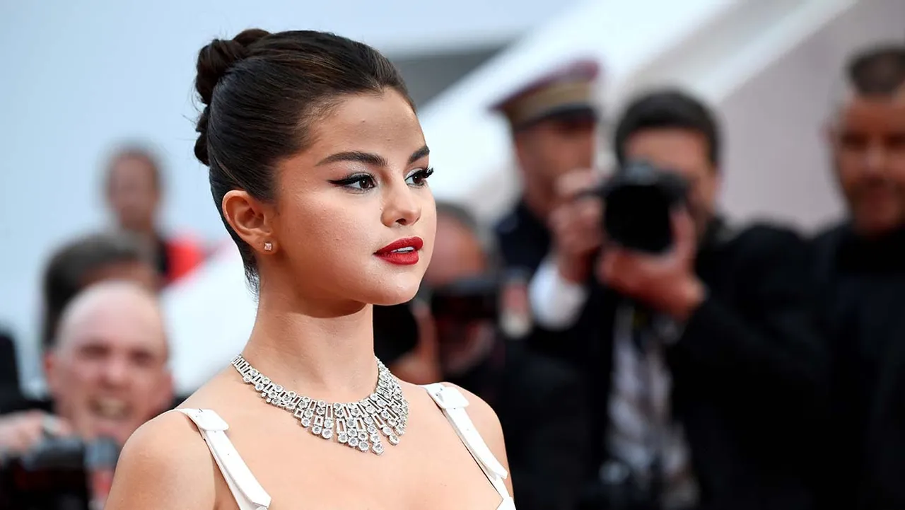 Selena Gomez Is a "Rare Beauty"