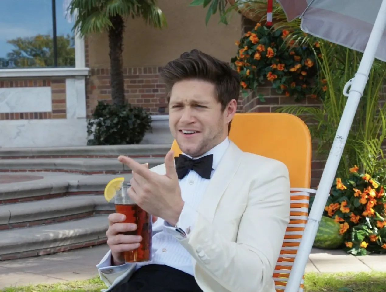 Niall Horan Dressed up for "No Judgement"