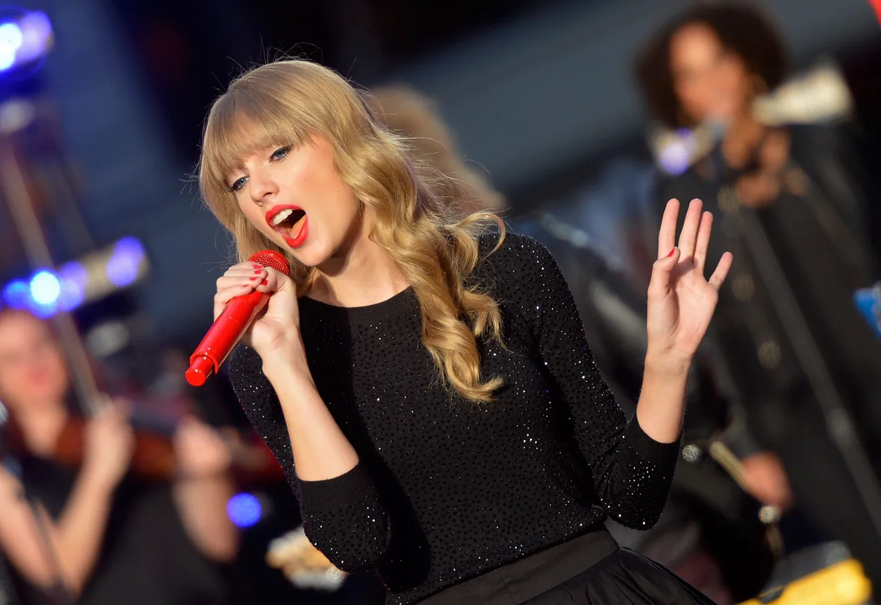 Taylor Swift Publicly Thanks Fan for Service