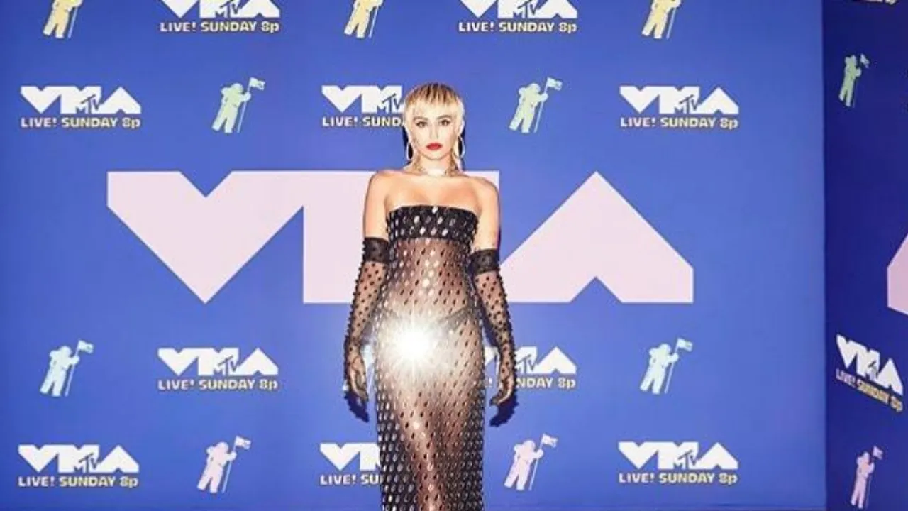 Miley Cyrus Pays Tribute To An Old Classic at the VMAs