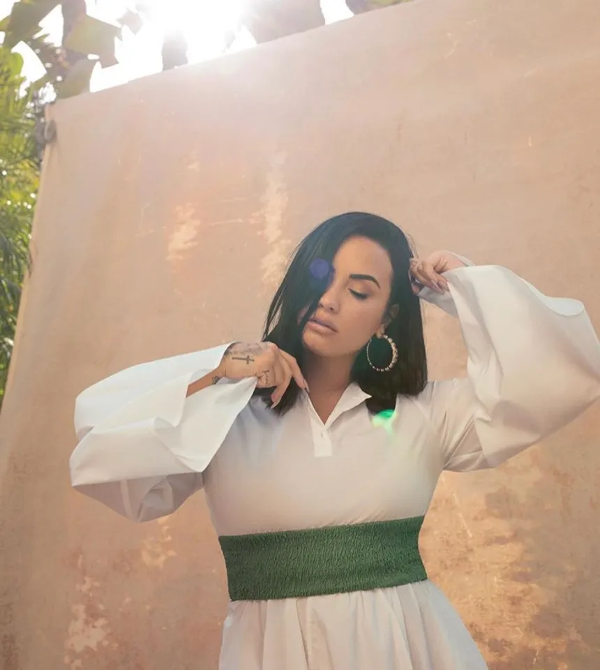 Demi Lovato Gives Us A Taste of 'D7'