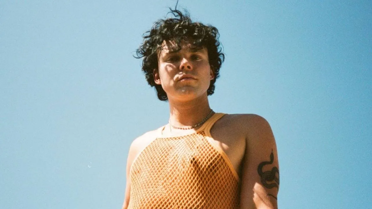 Ashton Irwin From 5 Seconds of Summer Is Going Solo