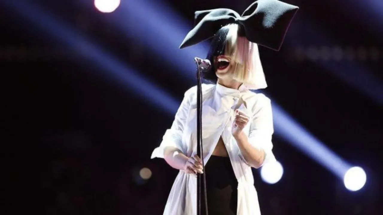 A Star Is Born: Sia, A Gem Hidden Behind Wigs