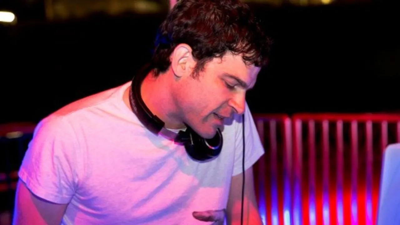 DJ Earworm Is Killing It With His MashUps