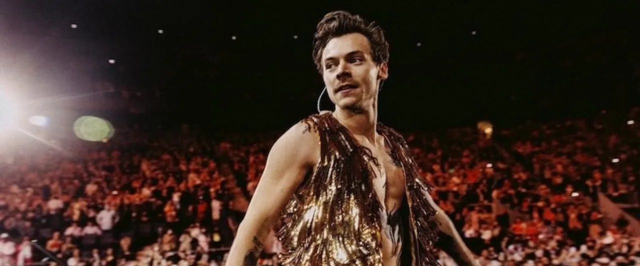 In The Latest ‘Late Night Talking’ Video, Harry Styles Travels On a Huge Bed