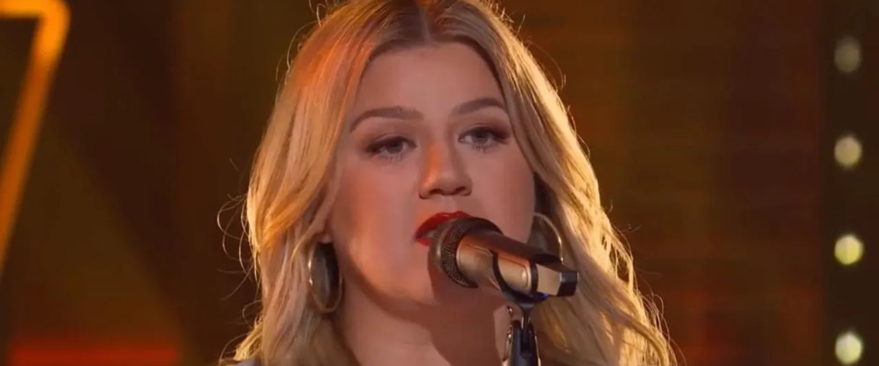 Kelly Clarkson Performed The Cover of Mamas & The Papas‘ ’California Dreamin‘’