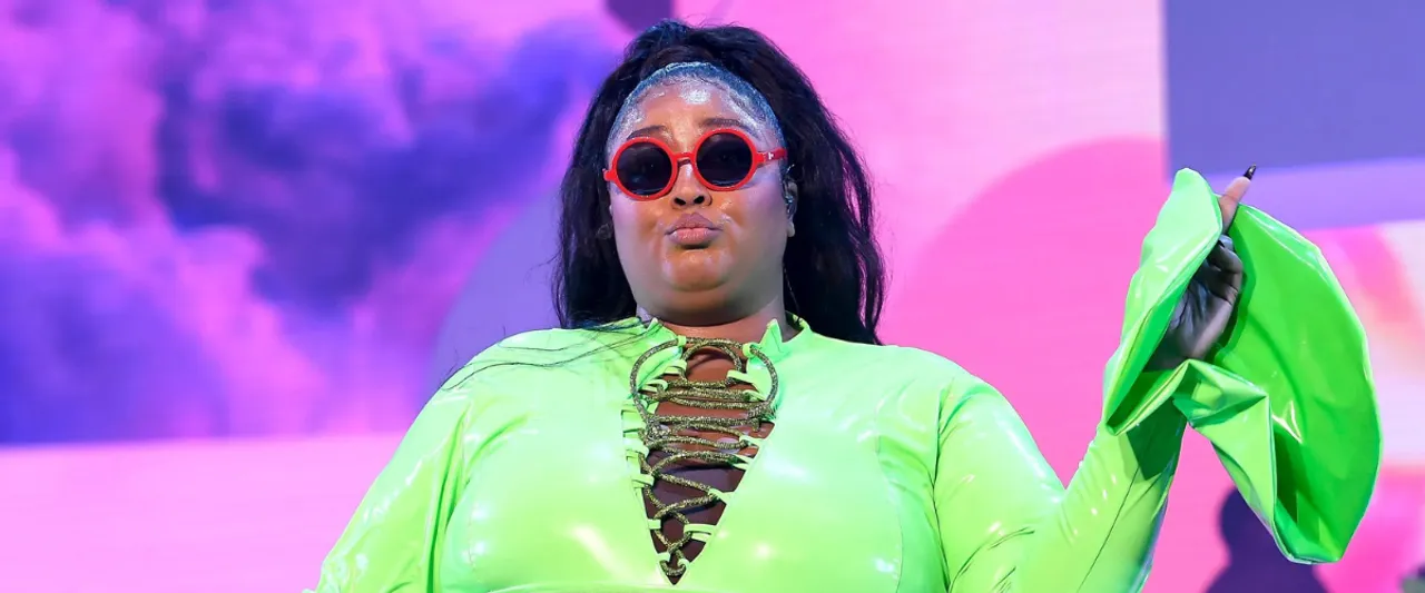 Lizzo Impresses in Grinch-Inspired Outfit