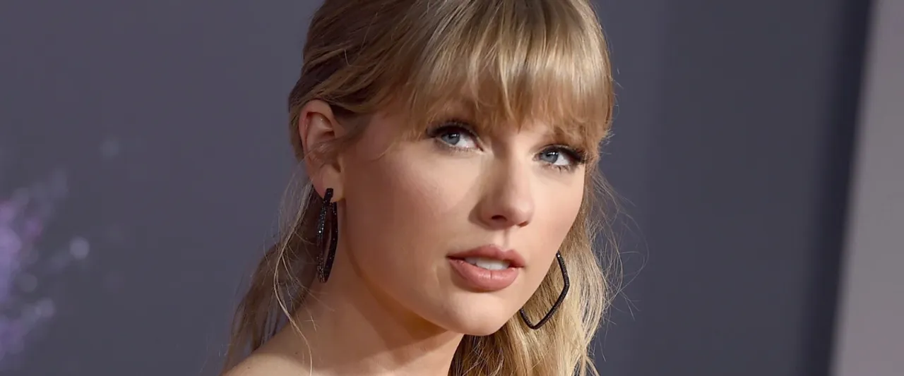 Taylor Swift Live Debuts ‘Anti-Hero’ After Crashing The 1975 Concert