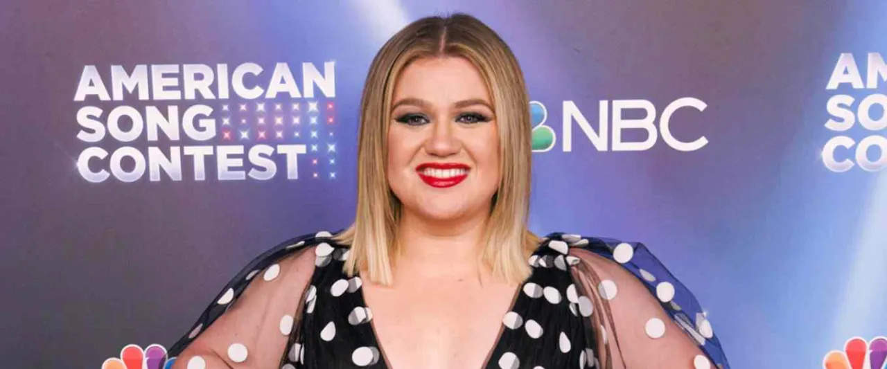 Kelly Clarkson Performed a Soulful Cover of Joji’s ‘Glimpse of Us’