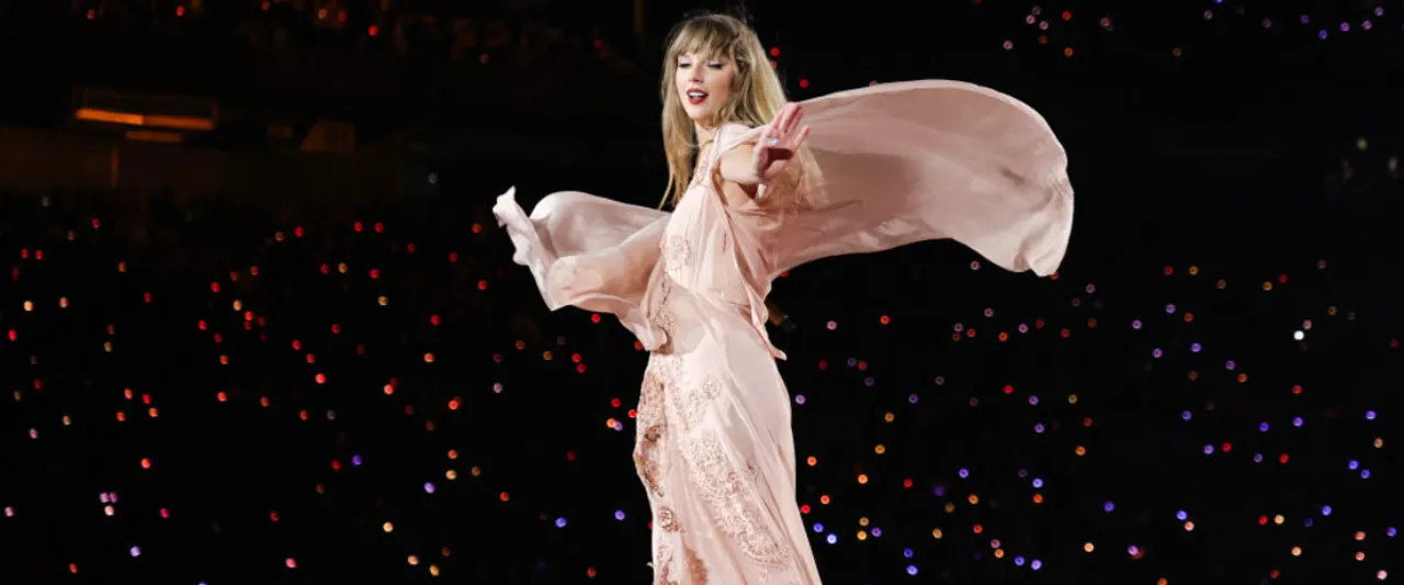Taylor Swift Responds to a Letter From a Seven-Year-Old Fan at a Concert