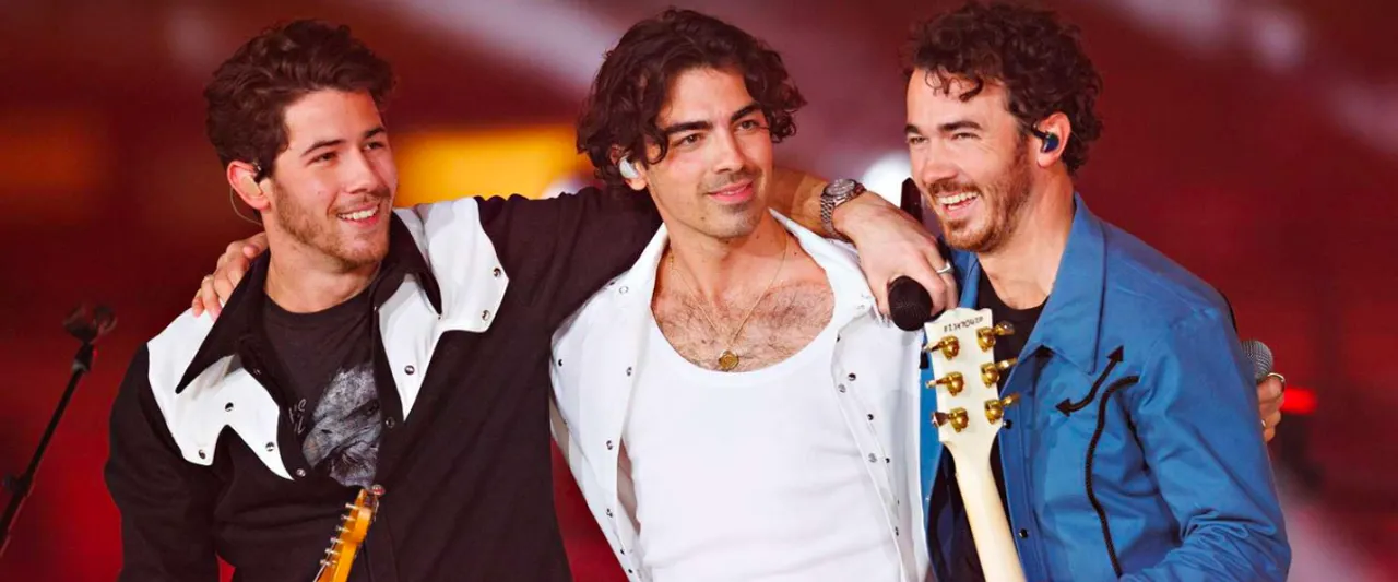 Jonas Brothers Debuted Their Song ‘Walls’ on ‘SNL’ And Performed ‘Waffle House’ 