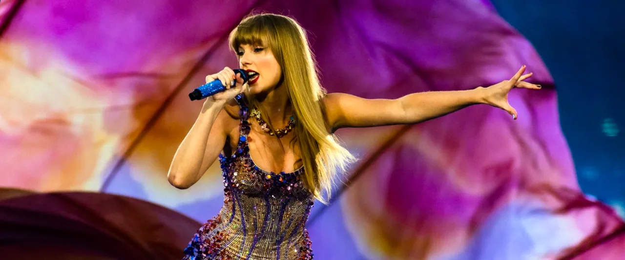 Taylor Swift Swallowed a Bug While Performing in Chicago, Calls it 'Delicious'